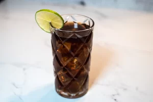 Read more about the article Gin and Coke (Cubata)